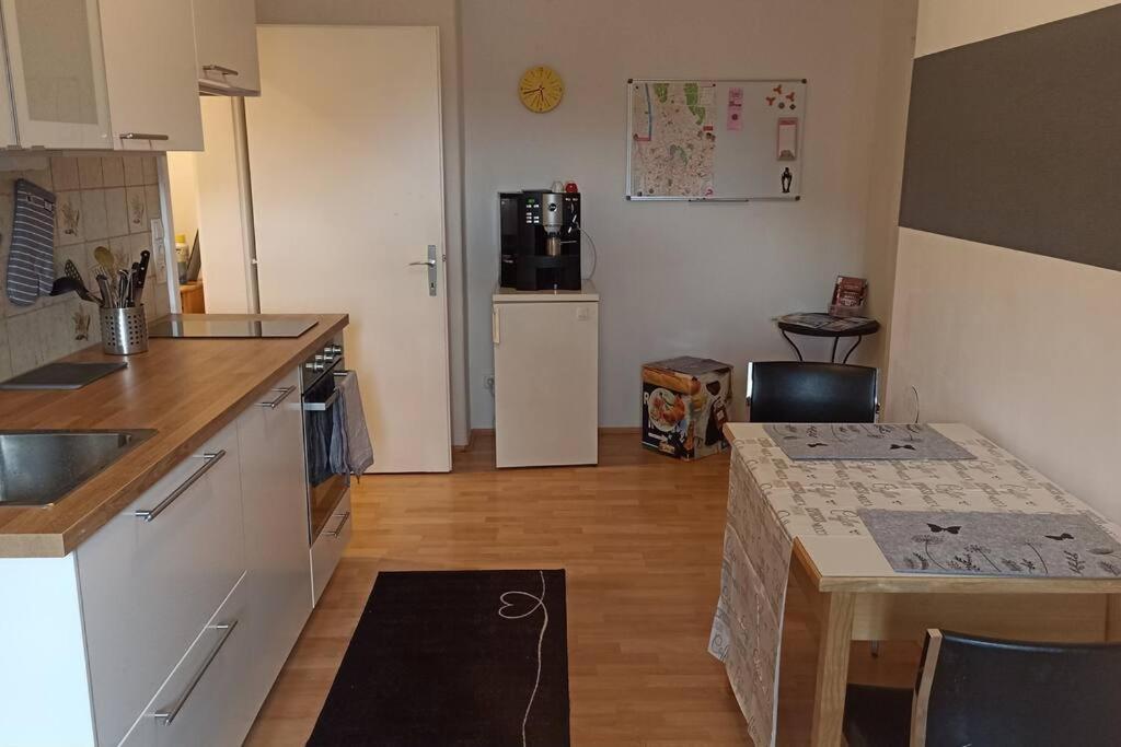 Retrowohnung Im Herzen Von กราซ ภายนอก รูปภาพ
